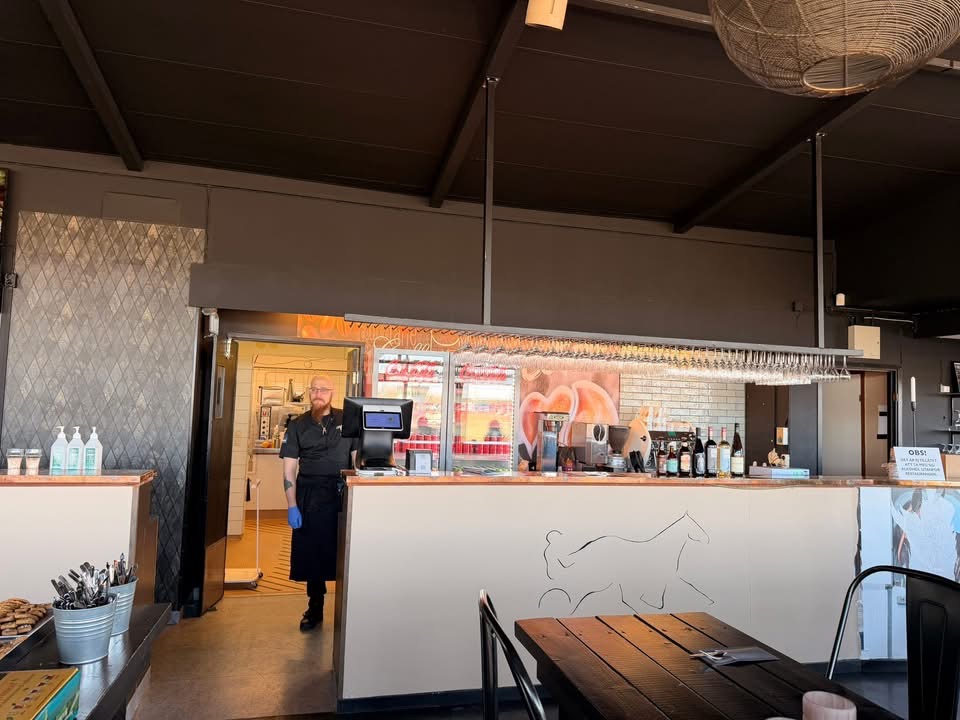 Baren och köket på Gotlandsvåfflan på Travet
